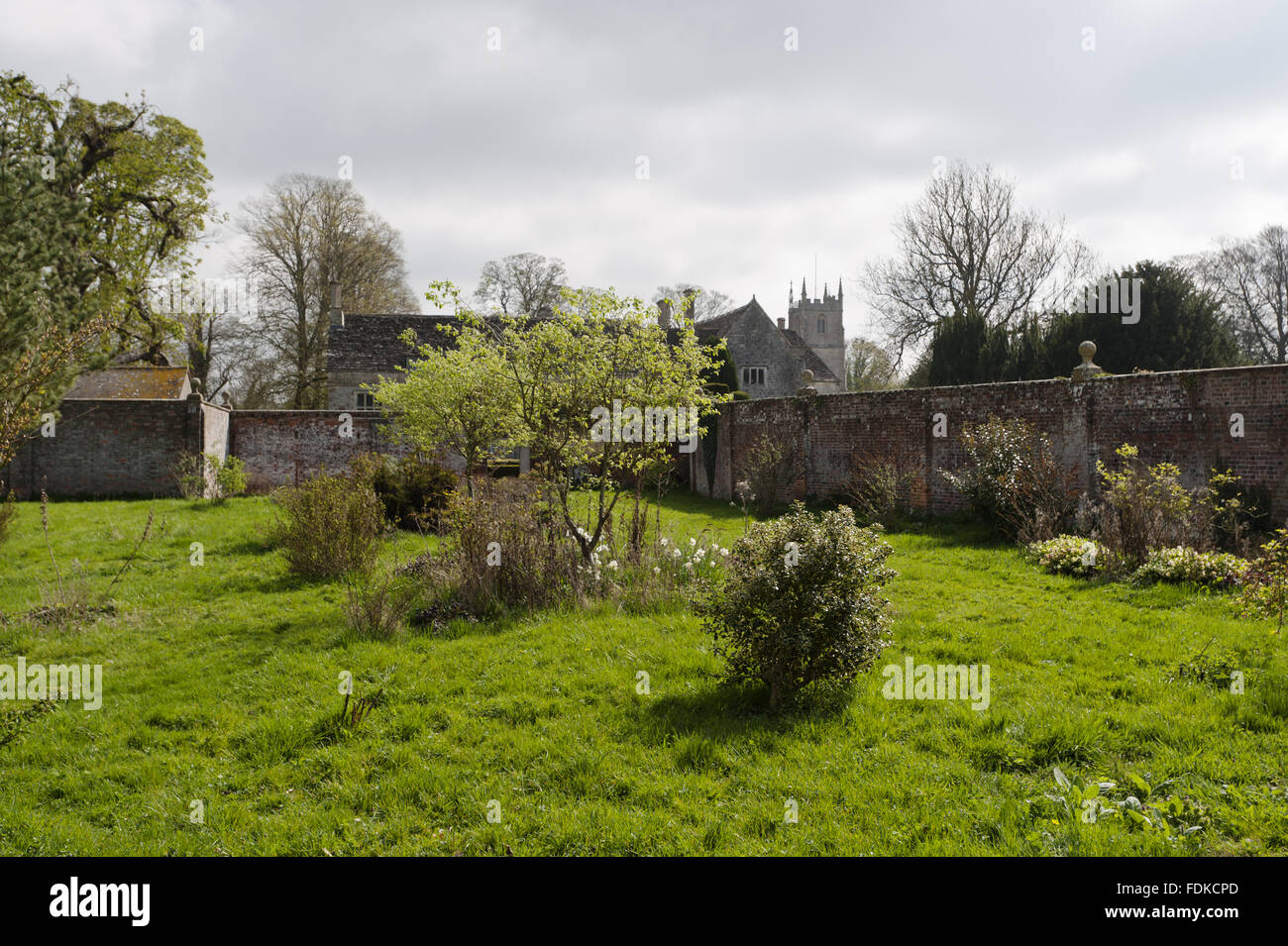 El antiguo jardín del inquilino se ha convertido en una nueva cocina jardín en Avebury Manor, Wiltshire. Foto de stock
