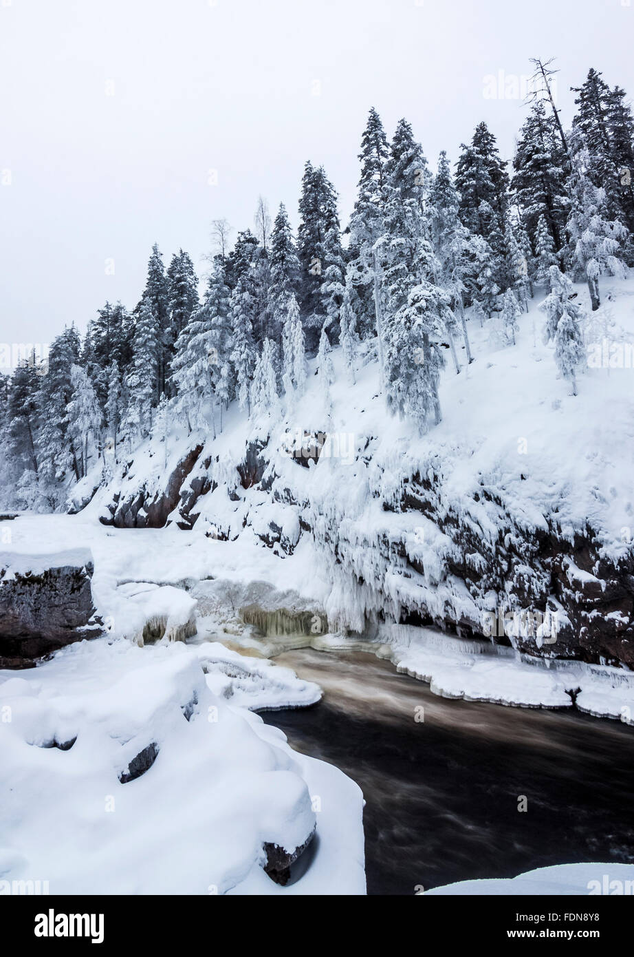 Kiutaköngäs rapids en el Parque Nacional de Oulanka Foto de stock