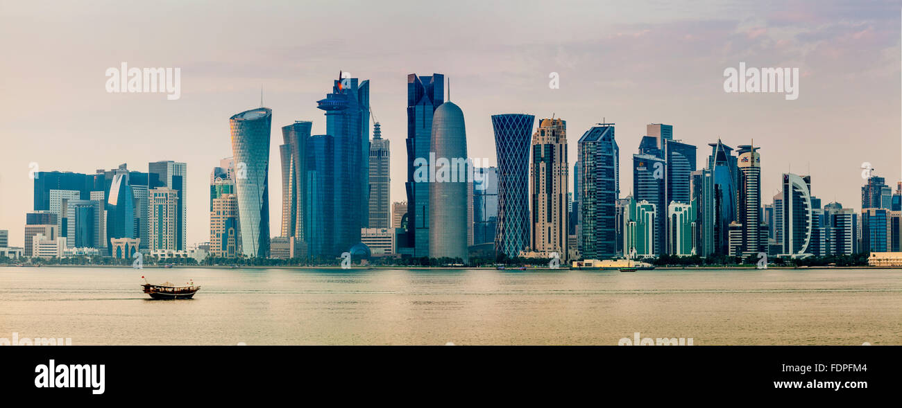 Una imagen panorámica del skyline de Doha, Doha, Qatar Foto de stock