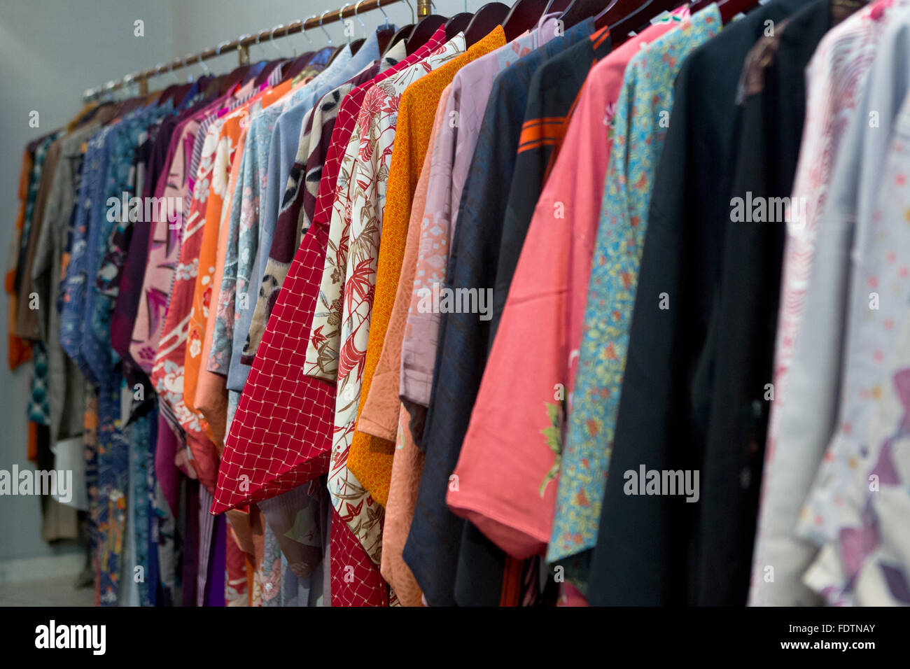 Berlín, Alemania, el negocio de ropa para kimonos Fotografía de stock -  Alamy
