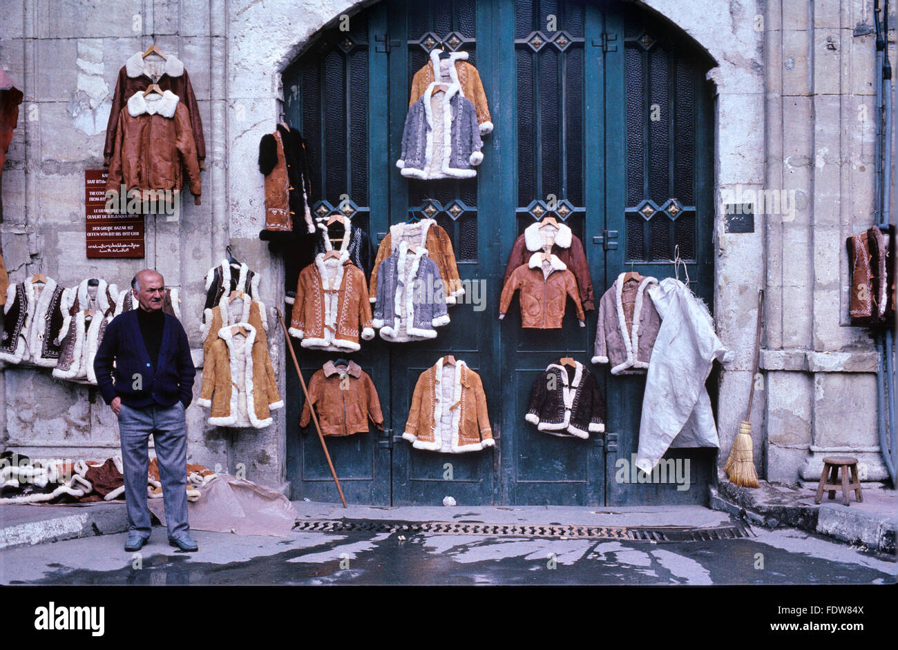 Mercado de cuero turco chaquetas fotografías e imágenes de alta resolución  - Alamy