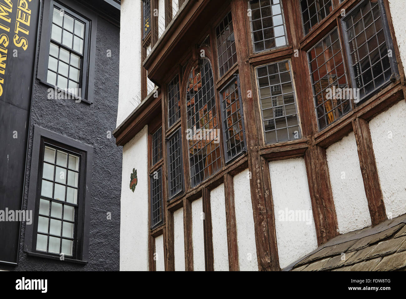 Los edificios medievales de Navidad en pasos, Bristol, Gran Bretaña. Foto de stock
