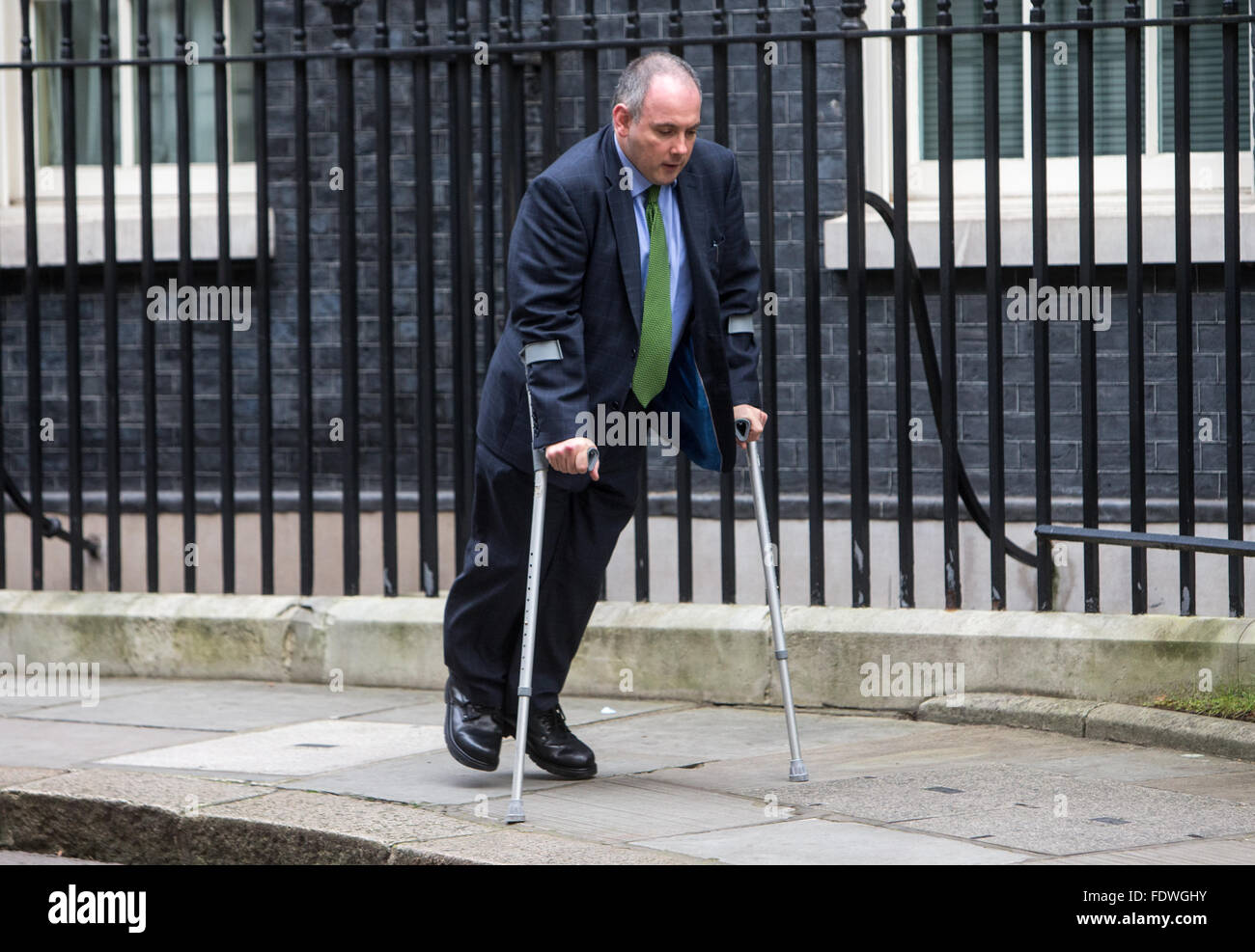 Robert Halfon,Ministro sin cartera,sale de Downing Street después de una reunión del gabinete Foto de stock