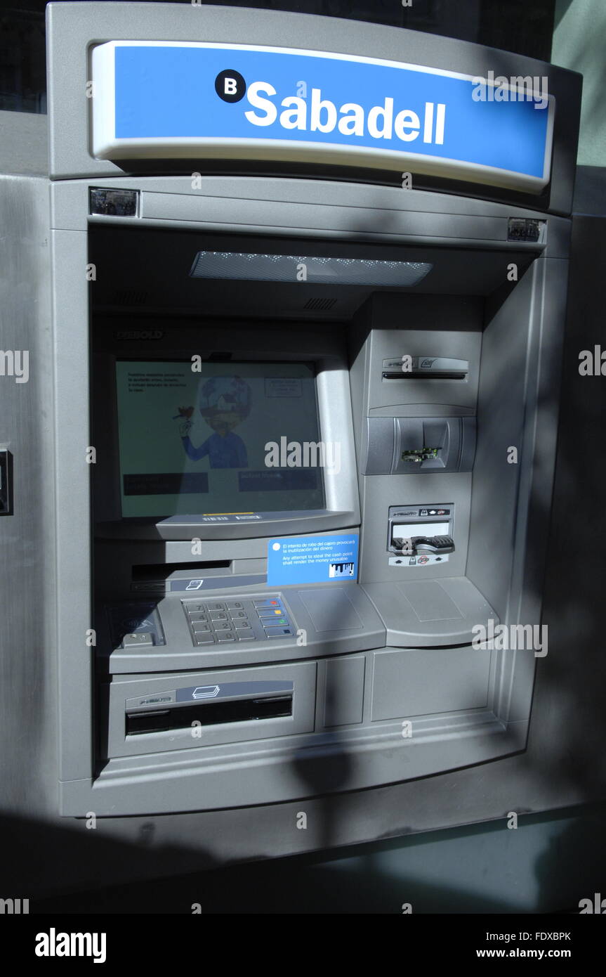 Cajero sabadell bank machine fotografías e imágenes de alta resolución