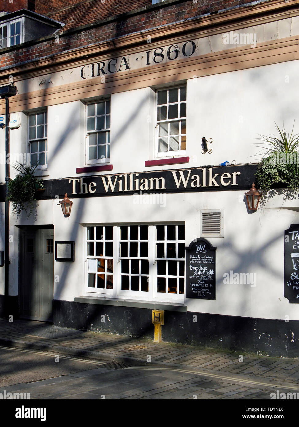 La William Walker pub está en la esquina de la plaza y Market Lane en