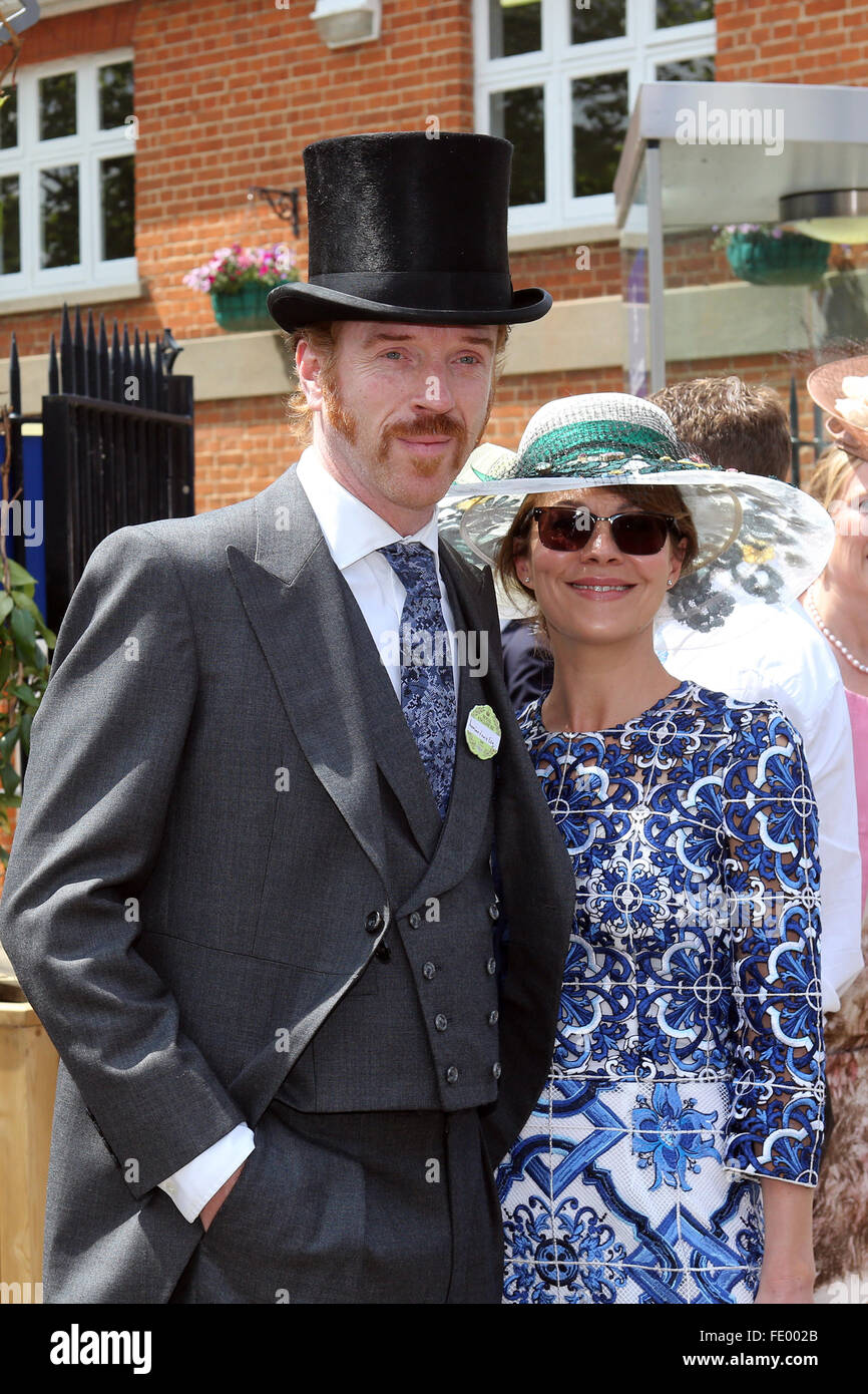 Ascot, Reino Unido, Damian Lewis, el actor y su esposa Helen McCrory Foto de stock