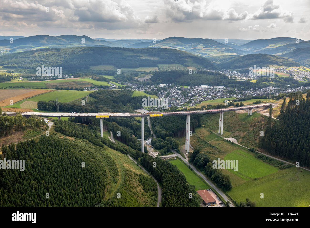 Vista aérea, la construcción del puente Nuttlar A46, imágenes aéreas de la mayor puente NRW s, Bestwig, Sauerland, Foto de stock
