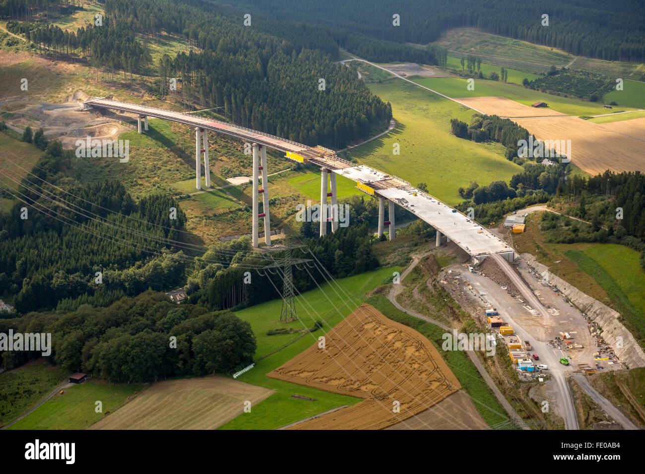 Vista aérea, la construcción del puente Nuttlar A46, imágenes aéreas de la mayor puente NRW s, Bestwig, Sauerland, Foto de stock