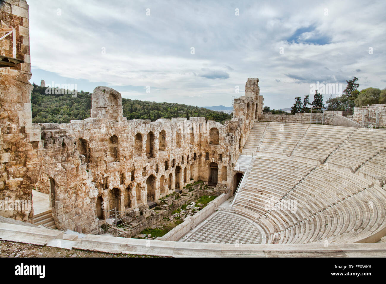 Restos del Odeón de Herodes Atticus, cerca de la Acrópolis de Atenas. Foto de stock