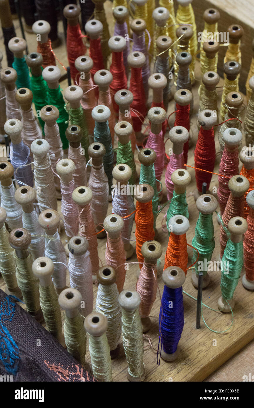 Husillos de seda para coser en Japón Foto de stock