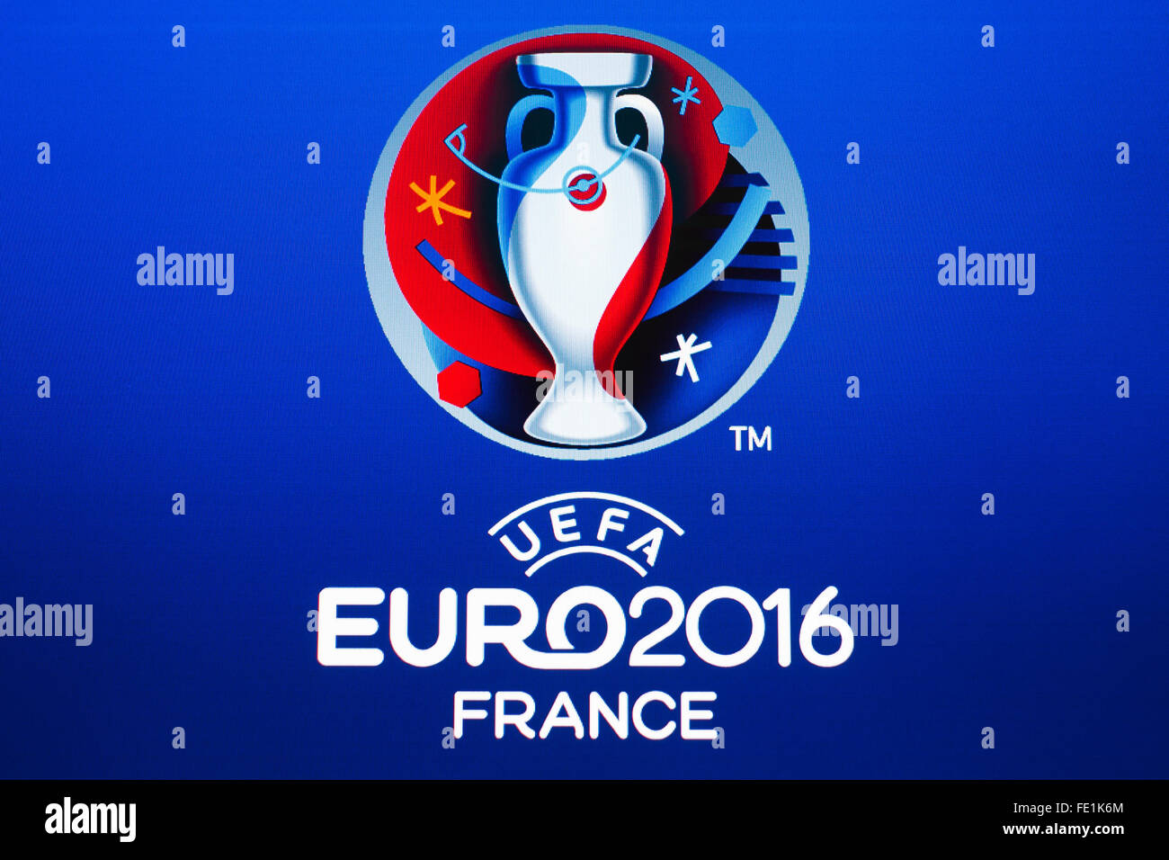 GDANSK, Polonia - 20 de noviembre de 2015. Logotipo del Campeonato Europeo de la UEFA de 2016 en Francia, en la pantalla de ordenador Foto de stock