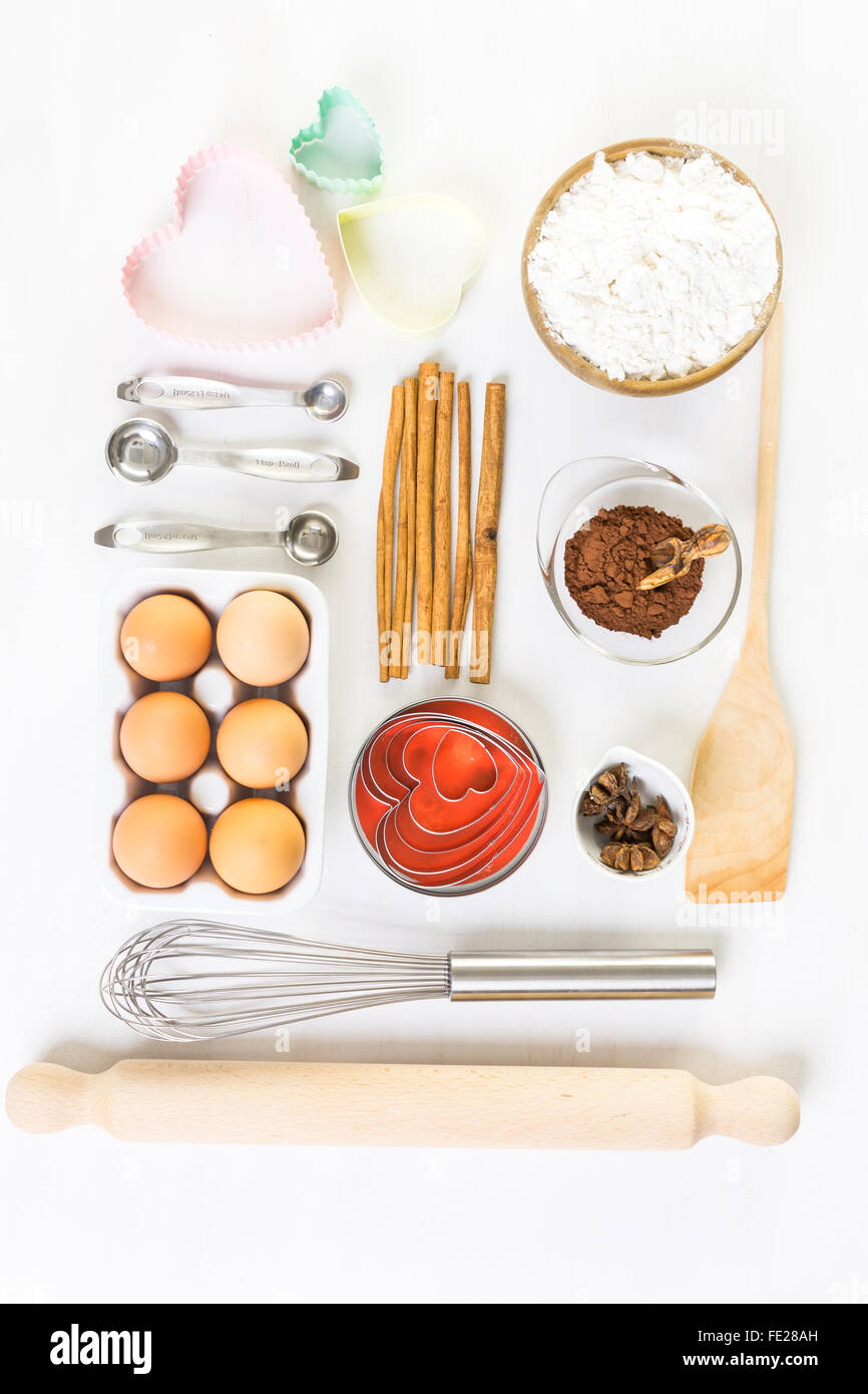 Ingredientes para hornear galletas de azúcar el Día de San Valentín. Foto de stock