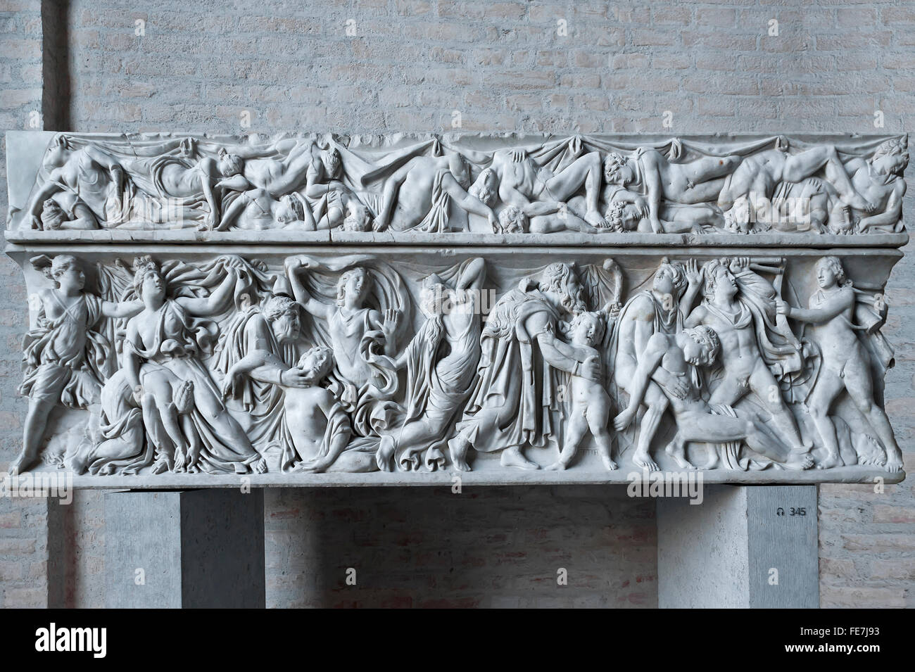 Sarkophark romano, Apolo y Artemis matar niños de Niobeniobe, Glyptothek, Königsplatz, Munich, la Alta Baviera, Alemania Foto de stock