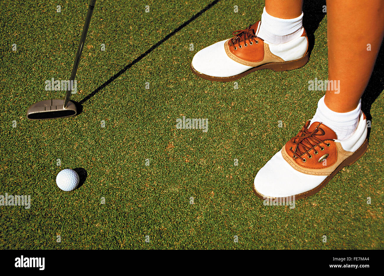 Zapatos de golf fotografías e imágenes de alta resolución - Alamy