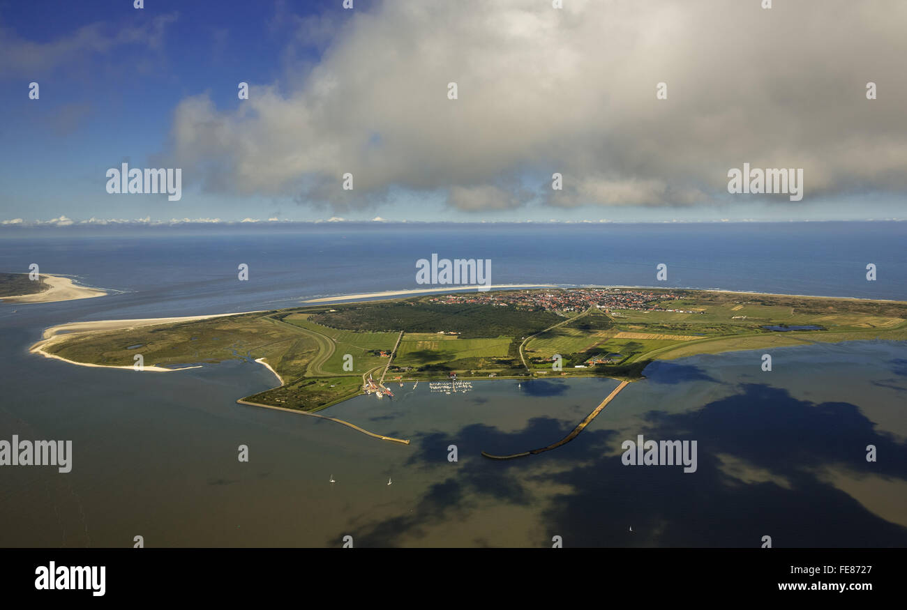 Puerto y Flinthörn, Mar de Wadden, nubes bajas, antena, Langeoog, Mar del Norte, la isla del Mar del Norte, Islas de Frisia Oriental, Baja Sajonia, Foto de stock