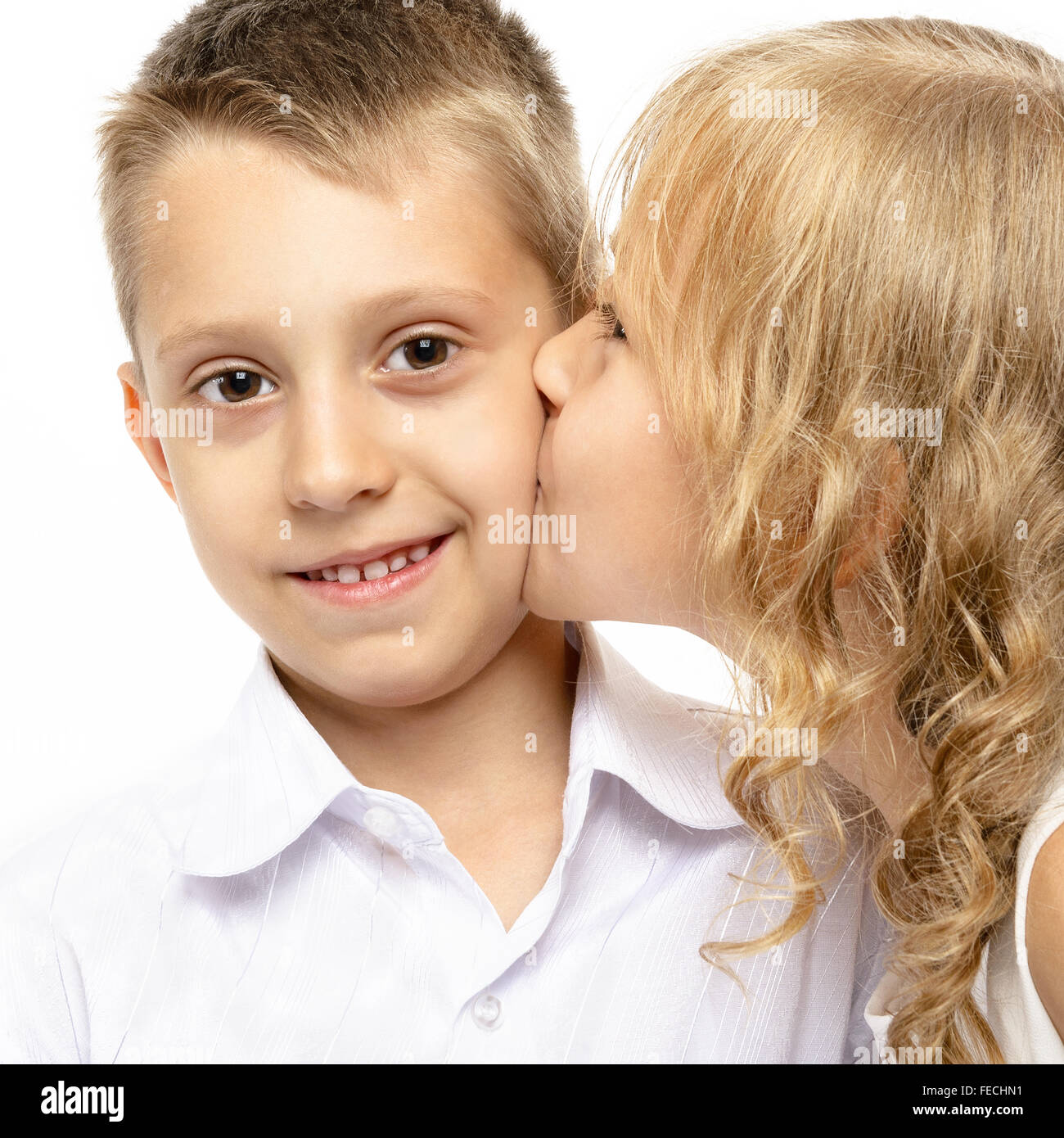 Мальчик целует девочку. Видео как девочка целует девочку. Видео как девочка целует девочку. Видео как девочка целует девочку. Видео как девочка целует девочку.