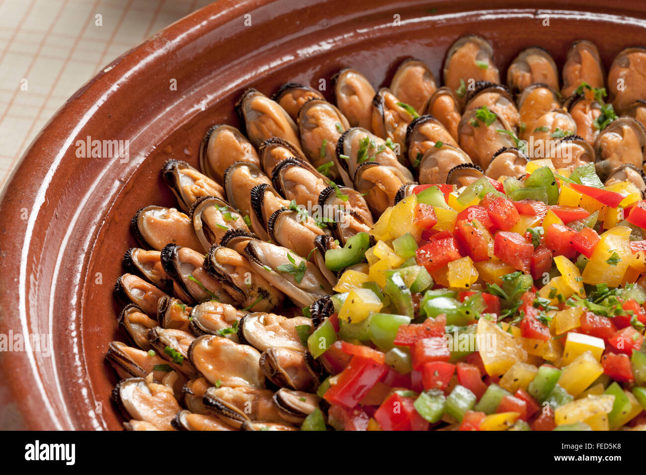 Plato de mejillones marroquí de Marakech Foto de stock