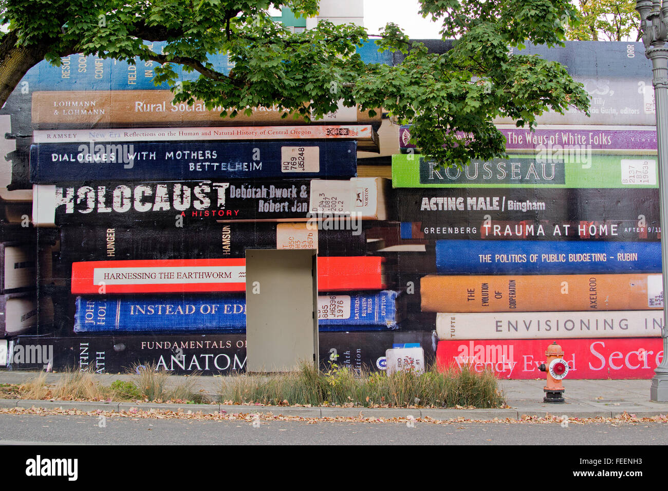 La Universidad Estatal de Portland de la librería con libros pintados Foto de stock