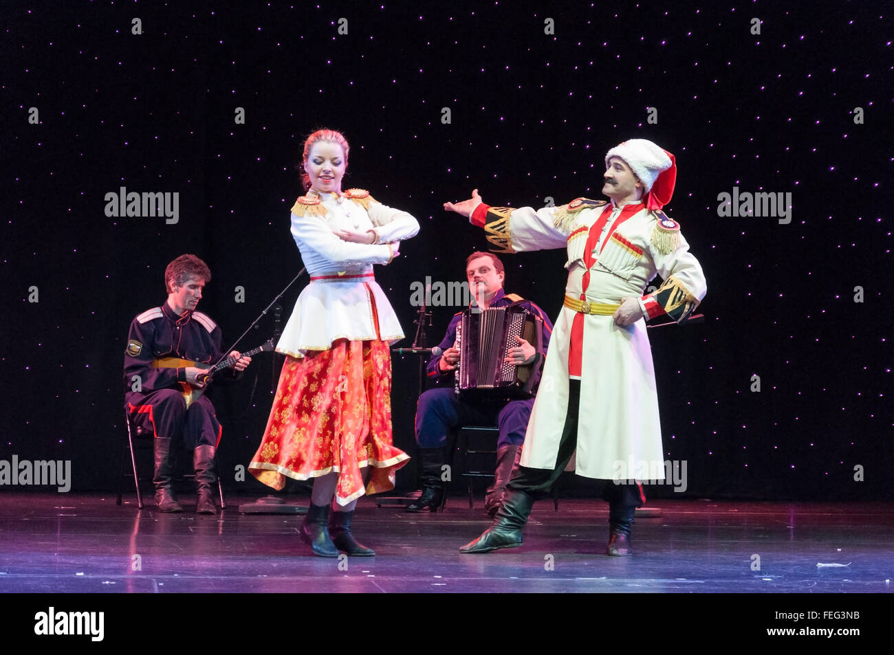 Danza tradicional rusa fotografías e imágenes de alta resolución - Alamy