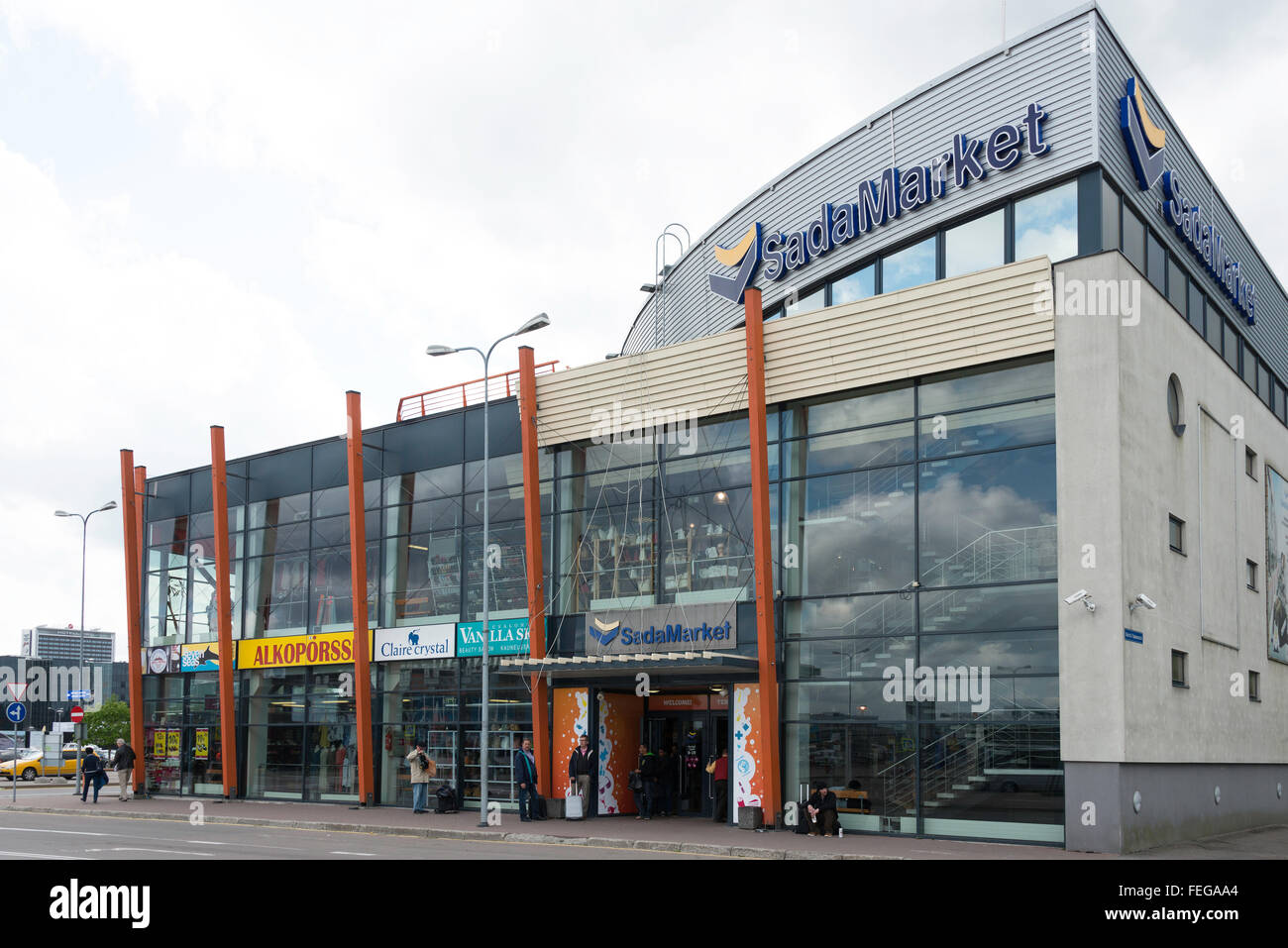 Centro comercial, SadaMarket Sadama, Tallin, el condado de Harju, República de Estonia Foto de stock