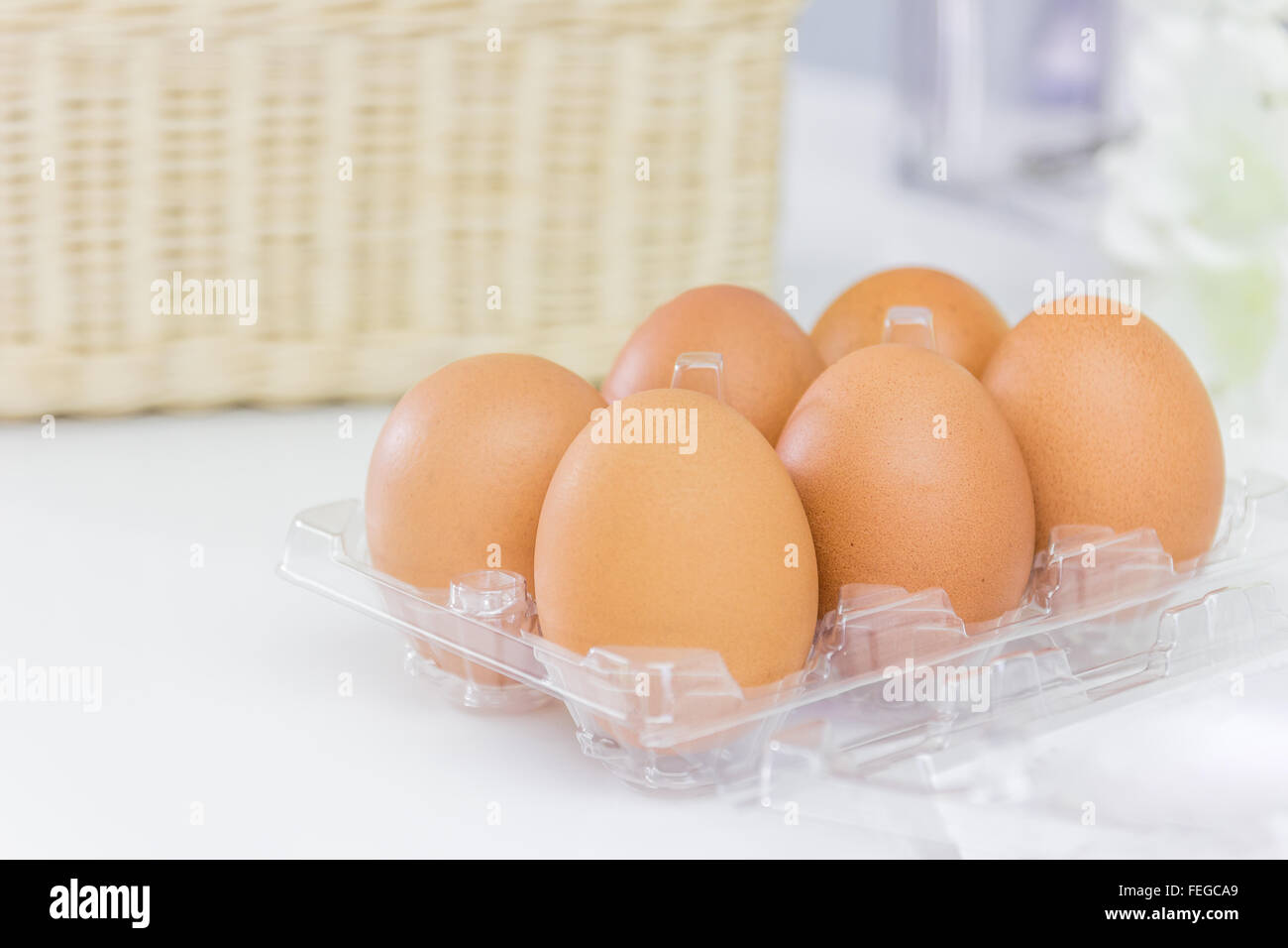 Huevos en una delicada cocina.focus Foto de stock