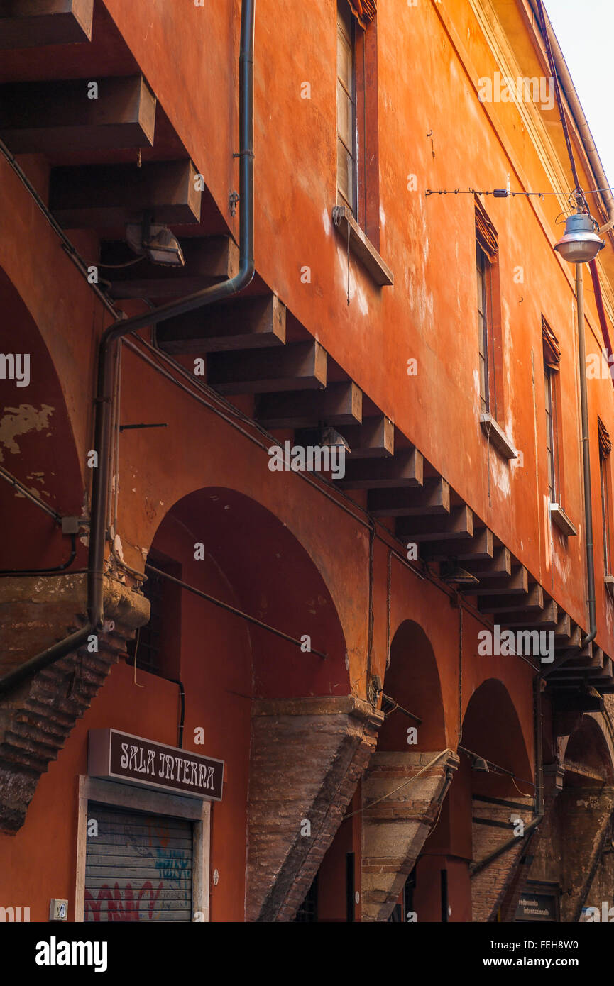 Bolonia street house, una típica casa medieval en el centro histórico