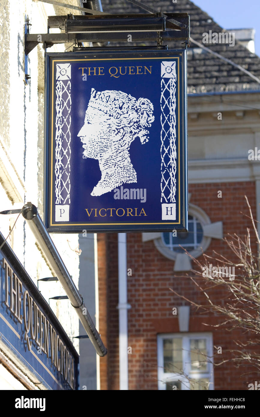 El Queen Victoria Pub firmar en Henley on Thames Foto de stock