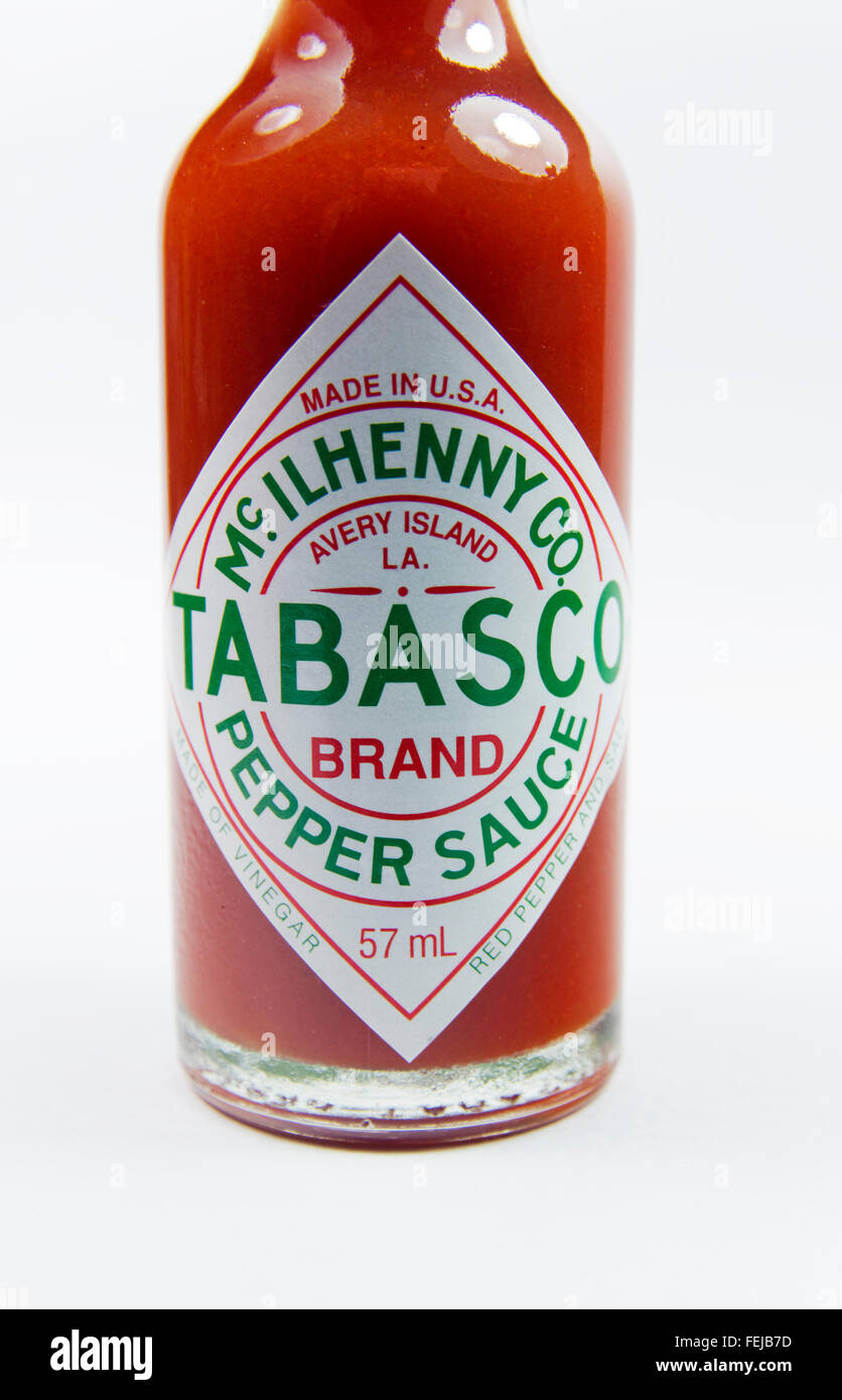 Botella de salsa Tabasco. Foto de stock