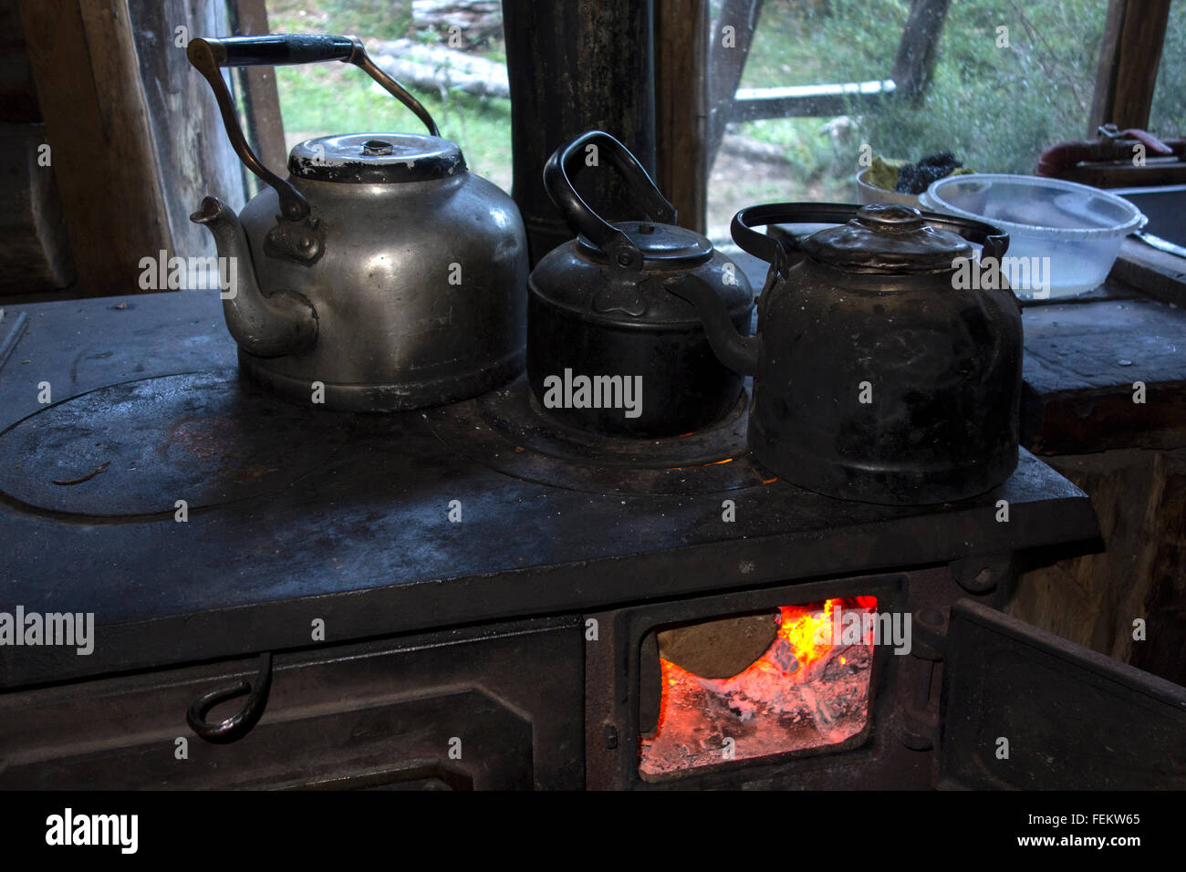 Antigua cocina de leña Fotografía de stock - Alamy