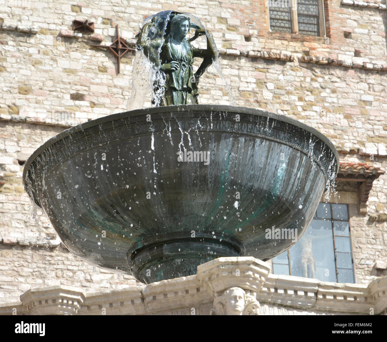 Fontana Maggiore, una hermosa fuente gótica en el centro medieval de Perugia Foto de stock