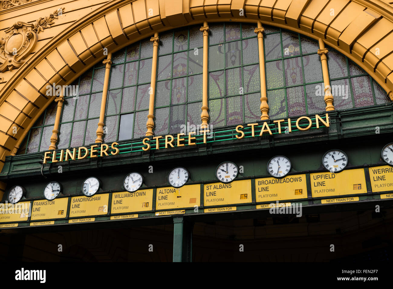 La estación de Flinders Street, exterior detalle, Melbourne Australia Foto de stock
