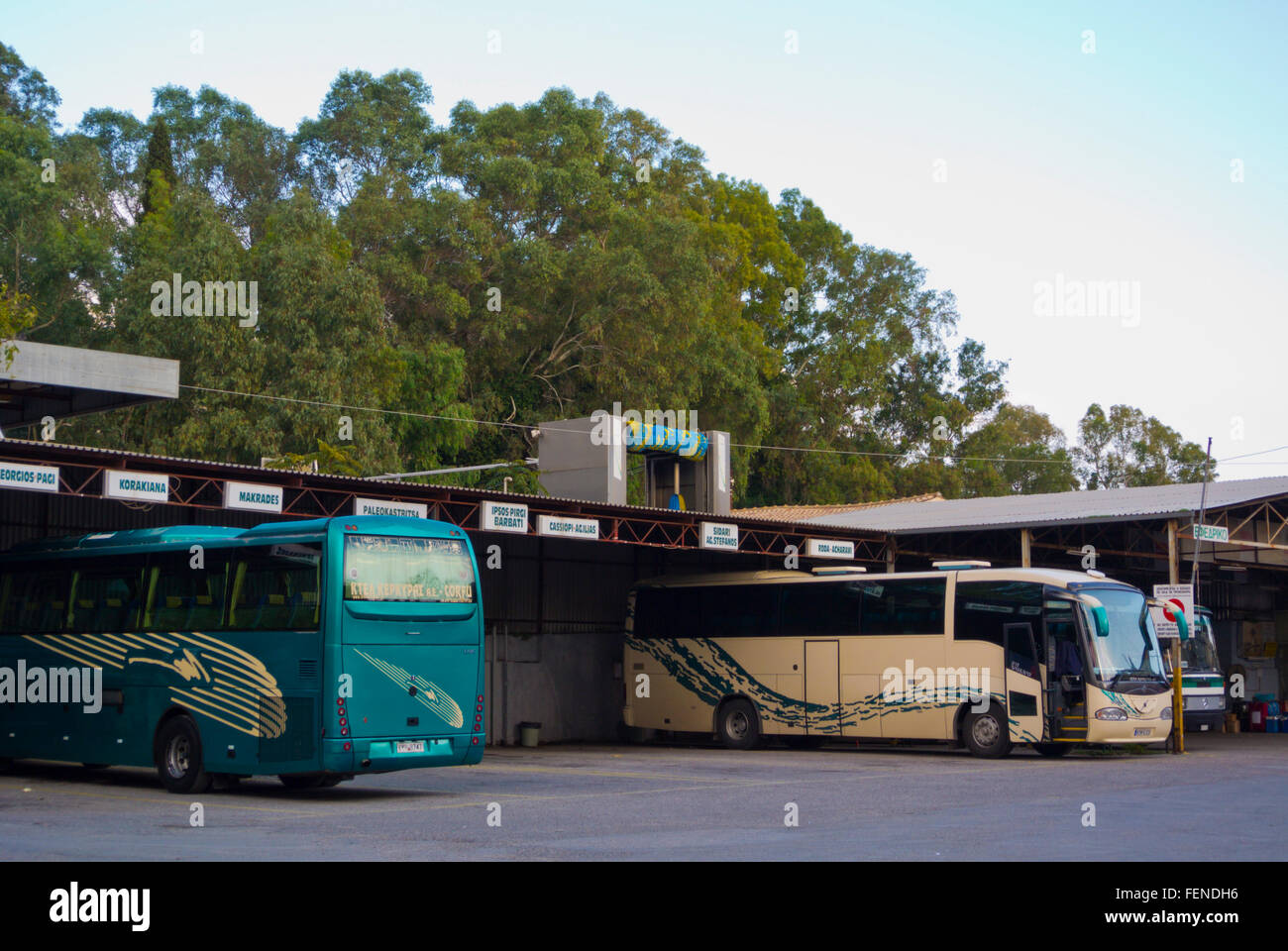 Estación de autobuses verdes, estación de autobuses KTEL, antigua estación de autobuses, la ciudad de Corfú, la isla de Corfú, las islas Jónicas, Grecia Foto de stock