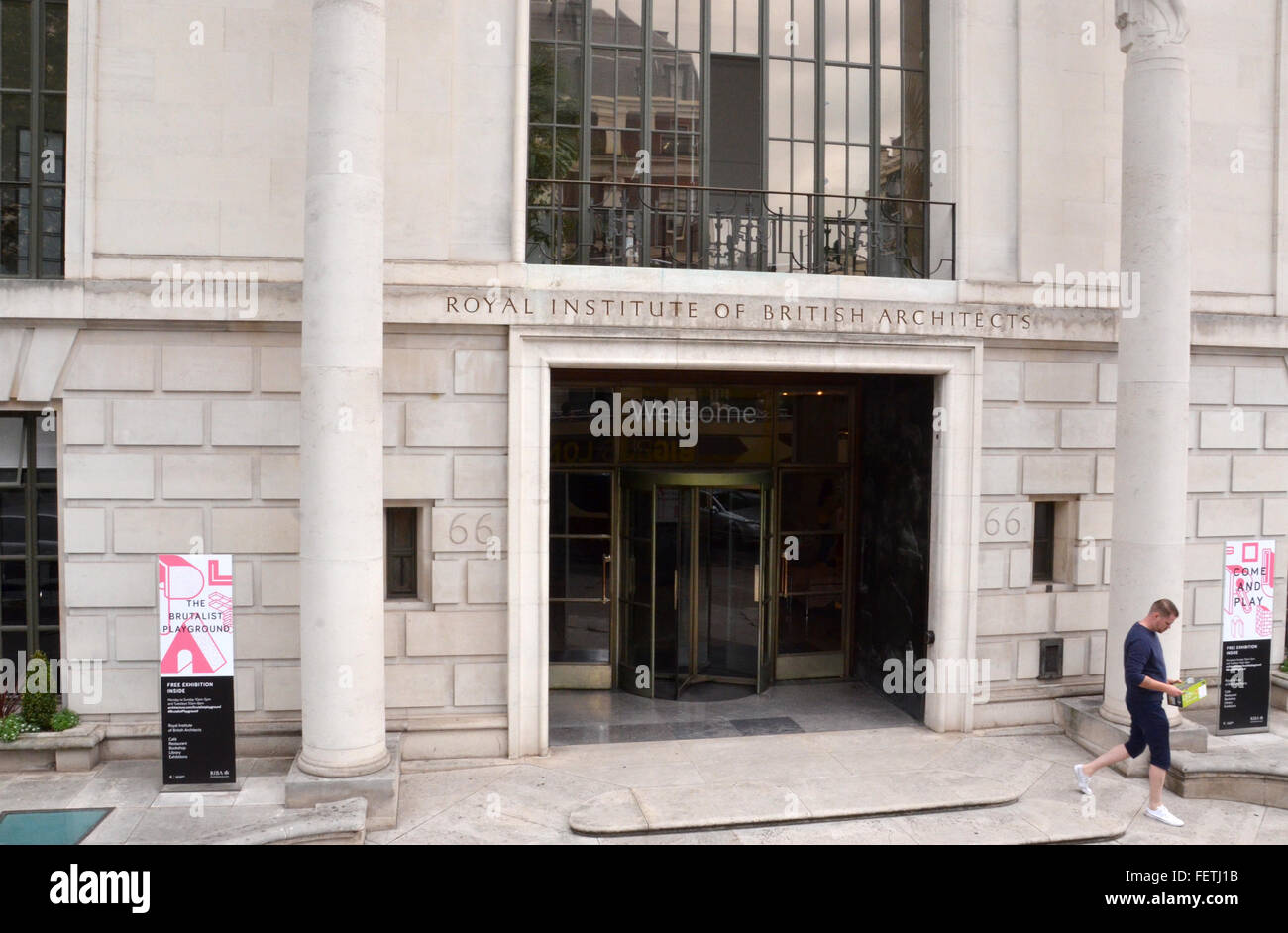 Londres - el 6 de agosto: el Real Instituto de Arquitectos Británicos, cuya sede se muestra en Londres el 6 de agosto de 2015, es un alojamiento Foto de stock