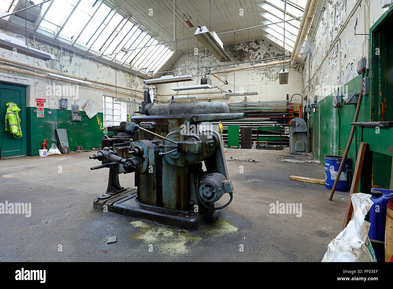 Invicta (Elliott) conformando las máquinas serie M4.El Robert Nobles Mill.  Peebles.Scottish Borders Fotografía de stock - Alamy