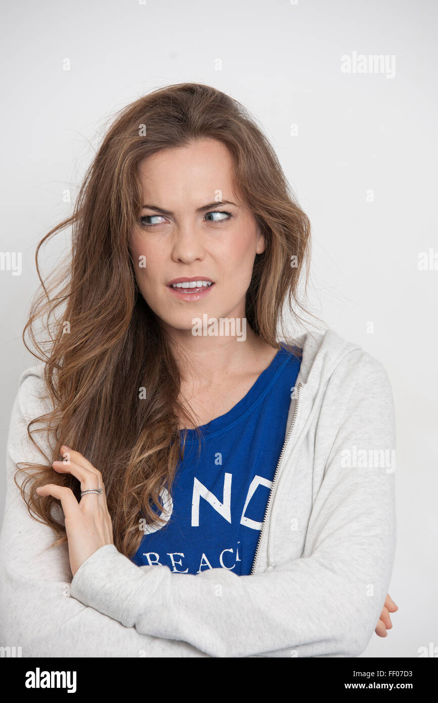 Mujer con una expresión de exasperación Foto de stock