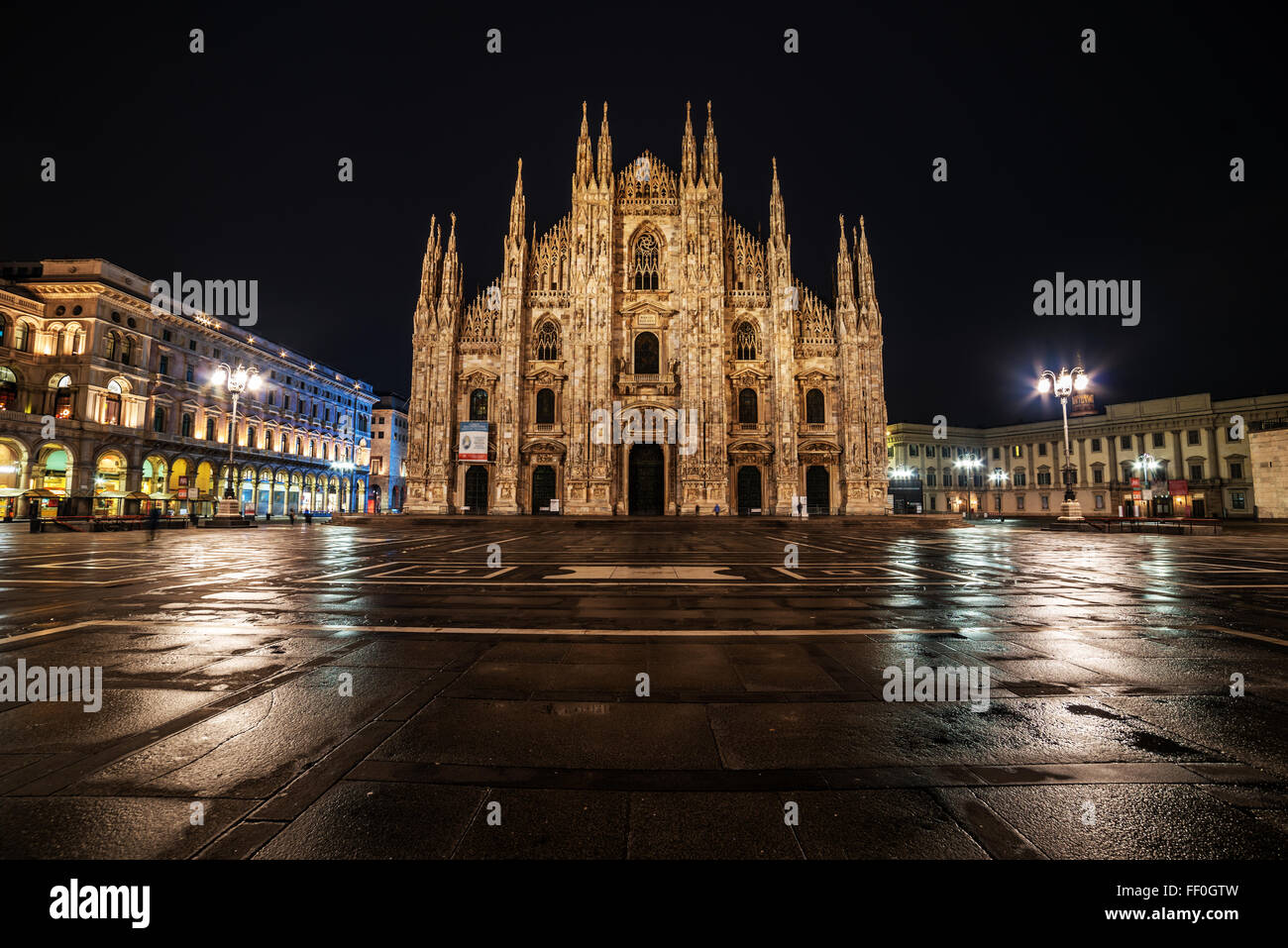 Milán, Italia: la Piazza del Duomo, Plaza de la Catedral. Foto de stock