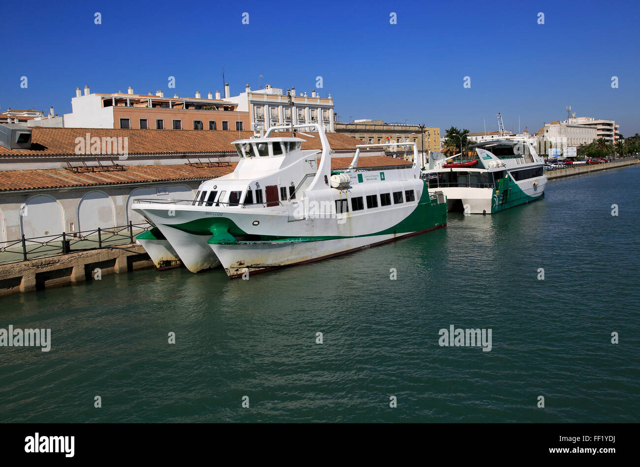 Barcos ferry de pasajeros en el muelle en el Puerto de Santa de María,  provincia de Cádiz, España Fotografía de stock - Alamy