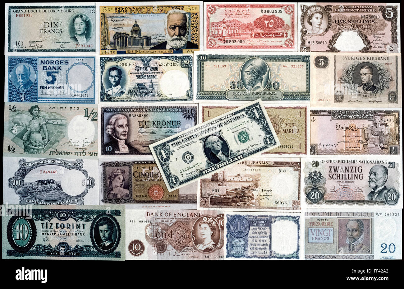 Una colección de nuevos billetes de 21 países que se encontraban en  circulación a principios de la década de 1960. El colorido papel moneda fue  comprado en los respectivos países por un