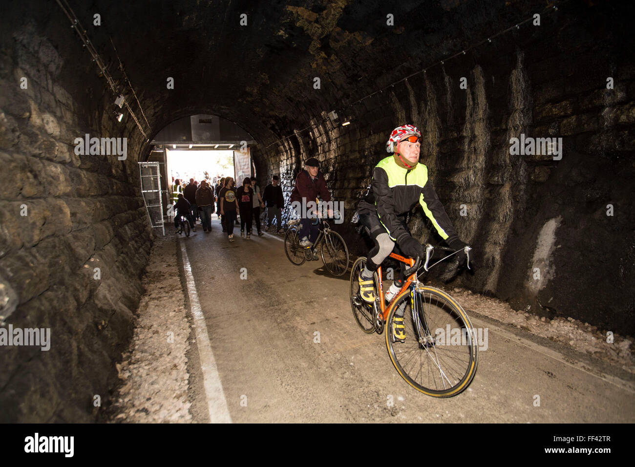 Foto de stock gratuita sobre bici, bicicleta, carretera, ciclista,  deportes, hombre, fotos de personas, tiro vertical