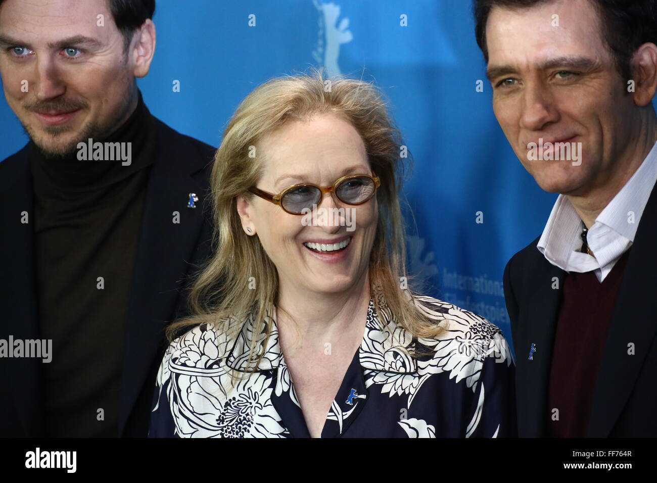 Berlín, Alemania. El 11 de febrero, 2016. La actriz Meryl Streep (centro) se lleva a cabo como Presidente del Jurado para la película 18 competidores por el premio Oso de Oro y de plata presentada durante el inicio del 66º Festival Internacional de Cine de Berlín (Berlinale) en el Hotel Grand Hyatt Berlin. Crédito: Jakob Ratz/Pacific Press/Alamy Live News Foto de stock