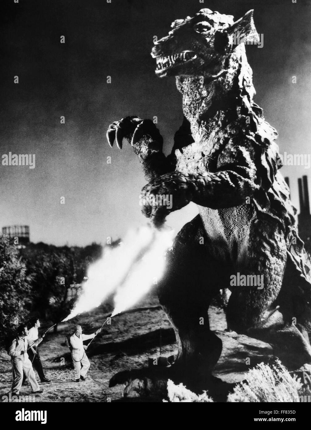 GODZILLA. /NA escena de uno de los 'Godzilla' películas. Foto de stock