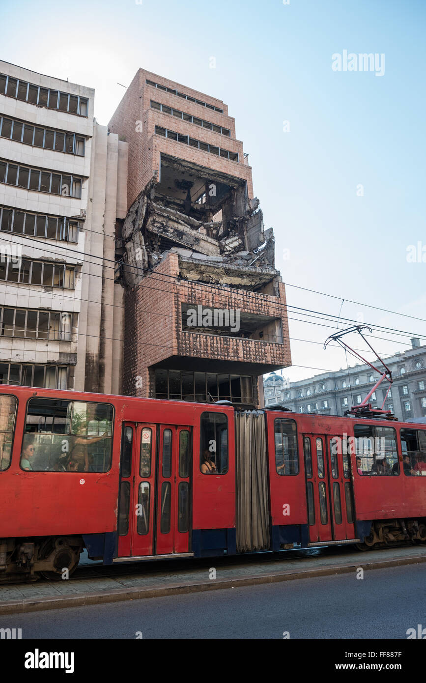 Edificio gubernamental del Ministerio de Defensa en el yugoslavo