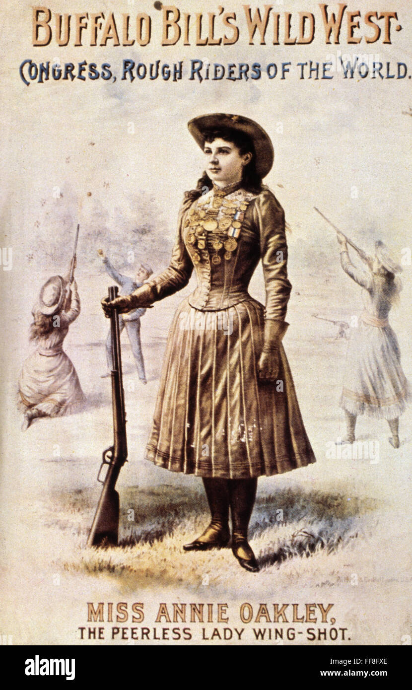 ANNIE OAKLEY (1860-1926). /NAmerican markswoman. En un póster americano, c1890, por Buffalo Bill's Wild West Show. Foto de stock