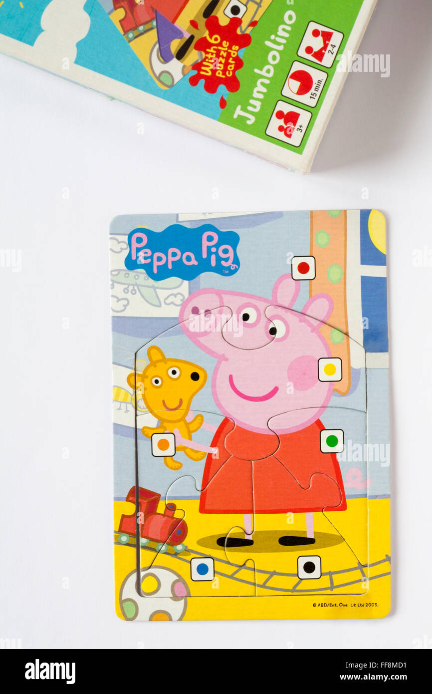 Peppa Pig Jigsaw Puzzle - parte de Peppa Pig Jumbolino con tarjetas de rompecabezas juego sobre fondo blanco Fotografía de stock - Alamy