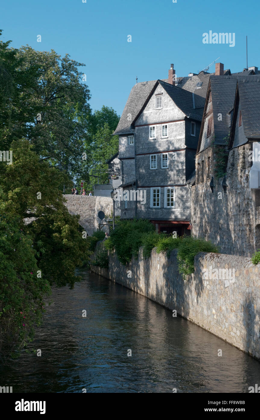 Häuser an der Lahn, Altstadt, Wetzlar, Hessen, Alemania | casas sobre el río Lahn, casco antiguo de la ciudad de Wetzlar, Hesse, Alemania Foto de stock