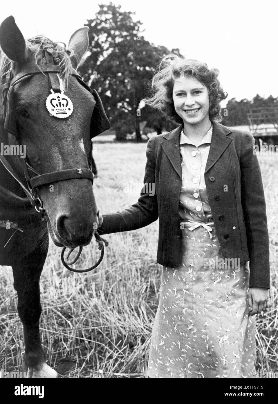 La Reina Isabel II (1926- ). /NQueen de Gran Bretaña, 1952- . La Princesa Isabel, la futura reina, fotografiada en su 18 cumpleaños en 1944. Foto de stock
