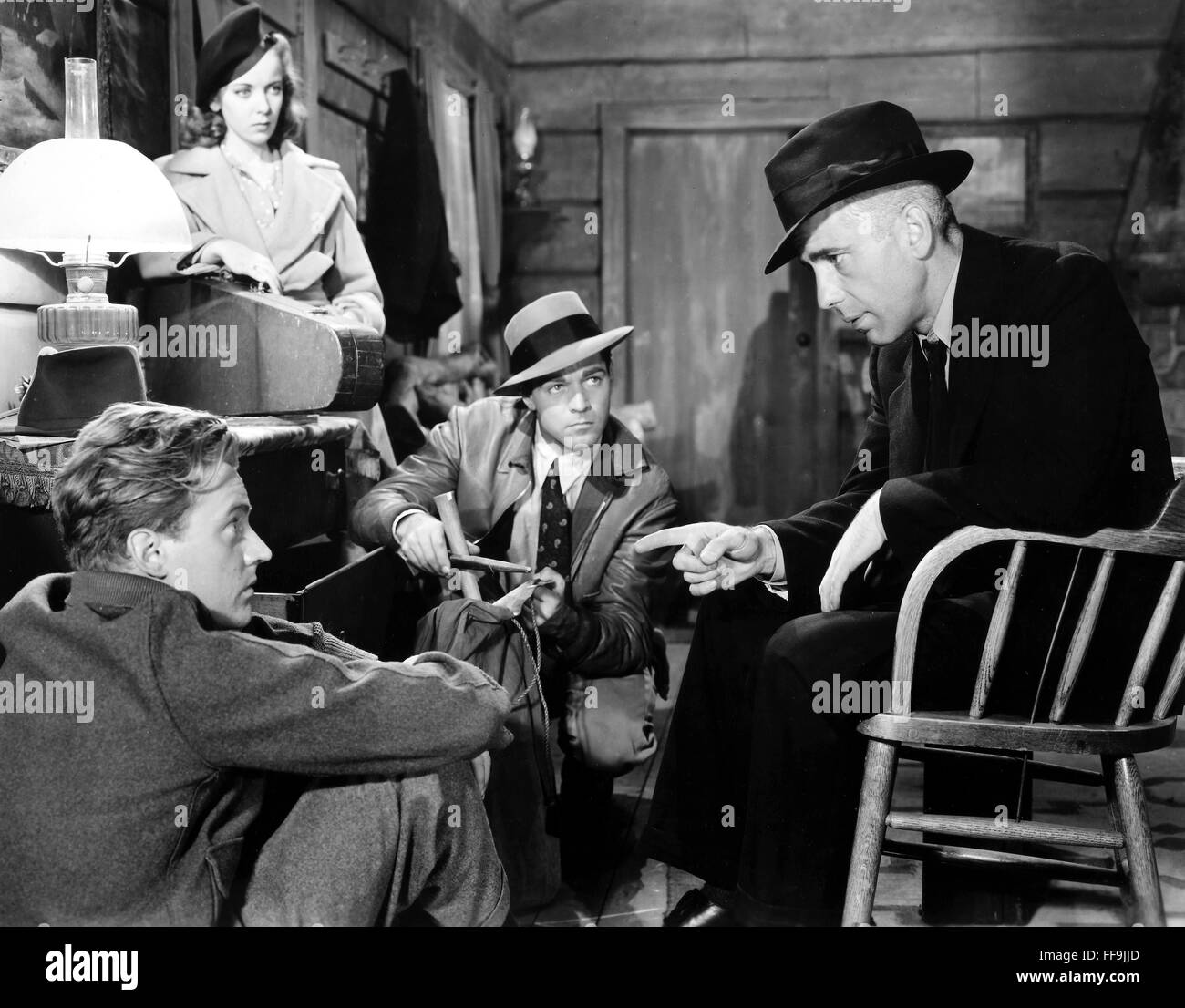 SIERRA ALTA, 1941. /Nen de izquierda a derecha: Arthur Kennedy como 'Rojo', Ida Lupino como Marie, Alan Curtis como "Babe", y Humphrey Bogart como Roy Earle. Foto de stock