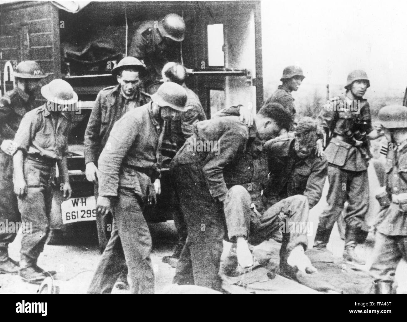 La SEGUNDA GUERRA MUNDIAL: Francia. /NWounded los soldados ingleses en Dieppe. Foto de stock