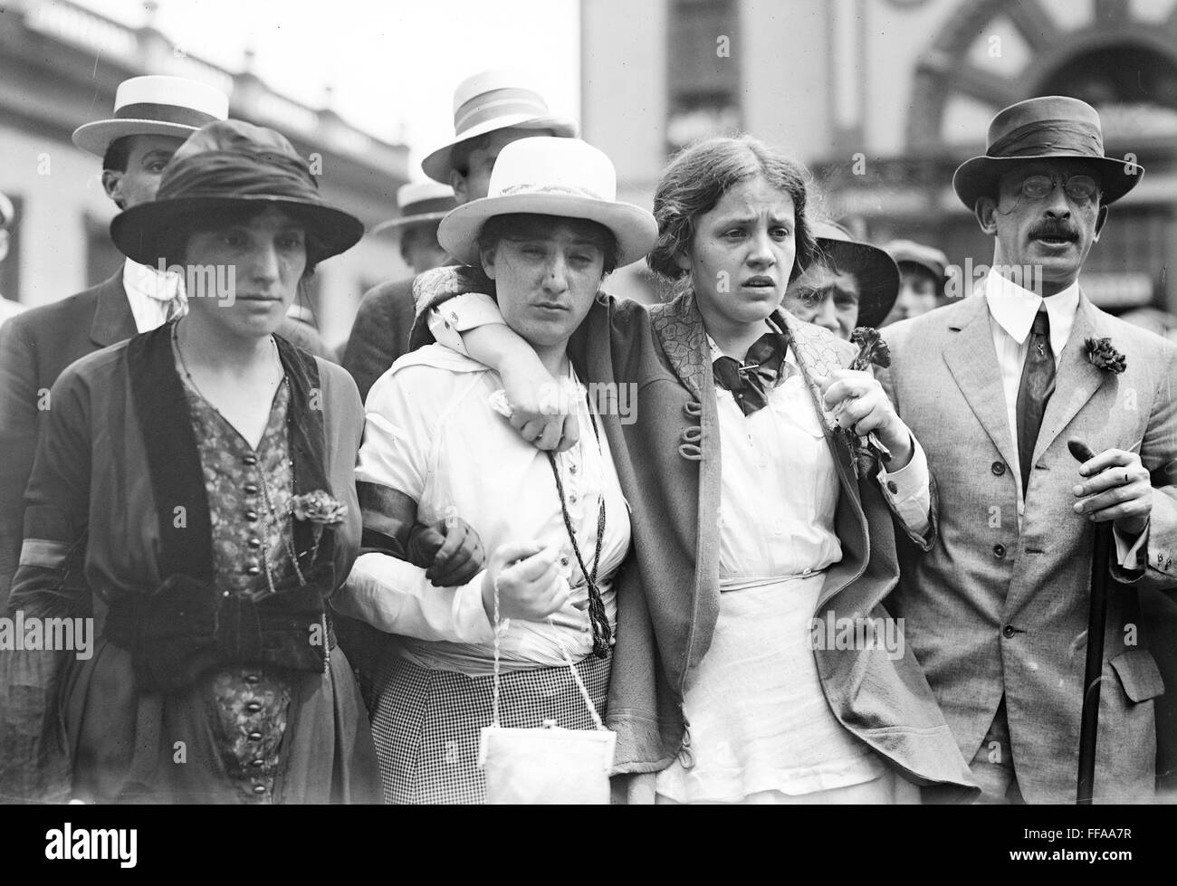 Desde la izquierda: Los anarquistas estadounidenses Lillian Rubel, Becky Edelson, Louise Berger, Alexander Berkman sobre 1914. El Servicio de Noticias Bain foto Foto de stock