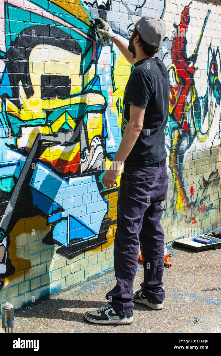 Arte en la calle, en Shoreditch. Dibujo del artista urbano graffiti en una  pared, en Shoreditch Fotografía de stock - Alamy